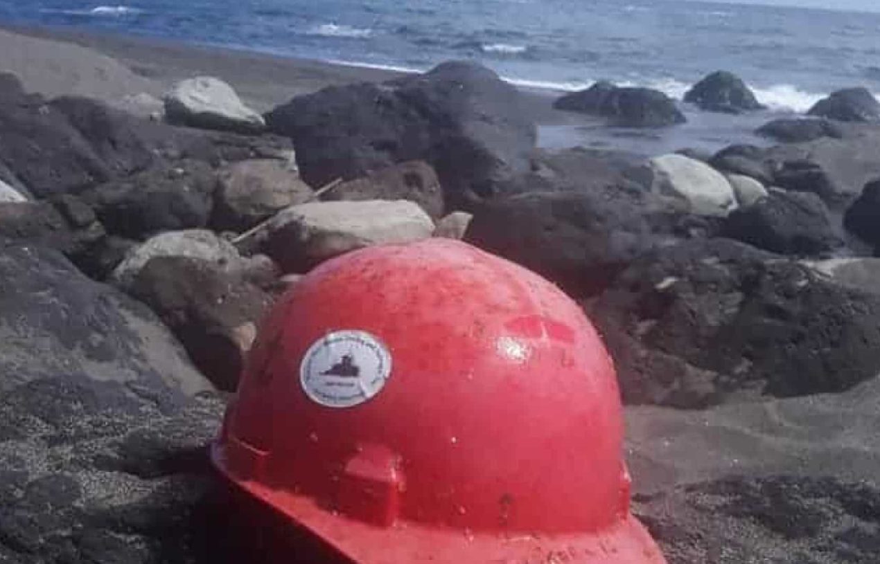 Capacete atravessa Atlântico e dá à costa nos Açores. História é marcante