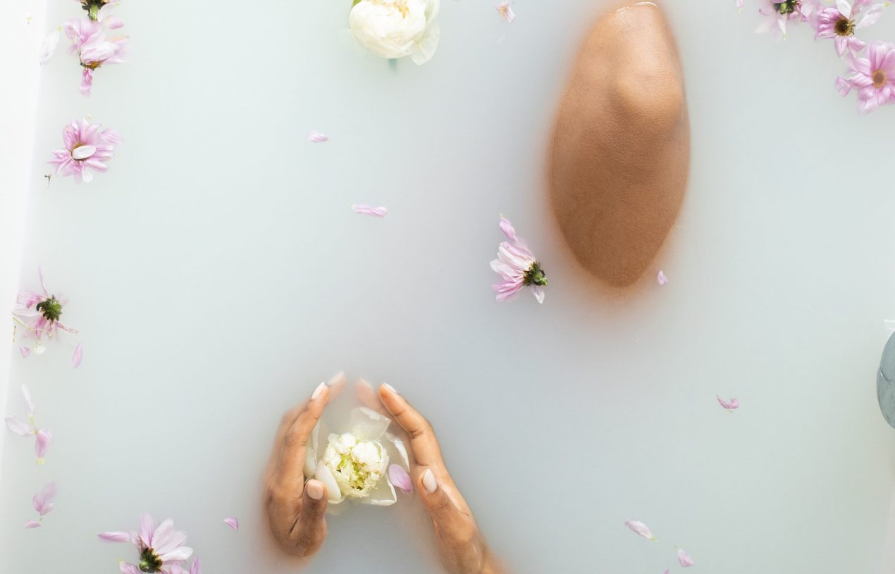 Ingredientes de banho surpreendentes para ter uma pele macia e brilhante